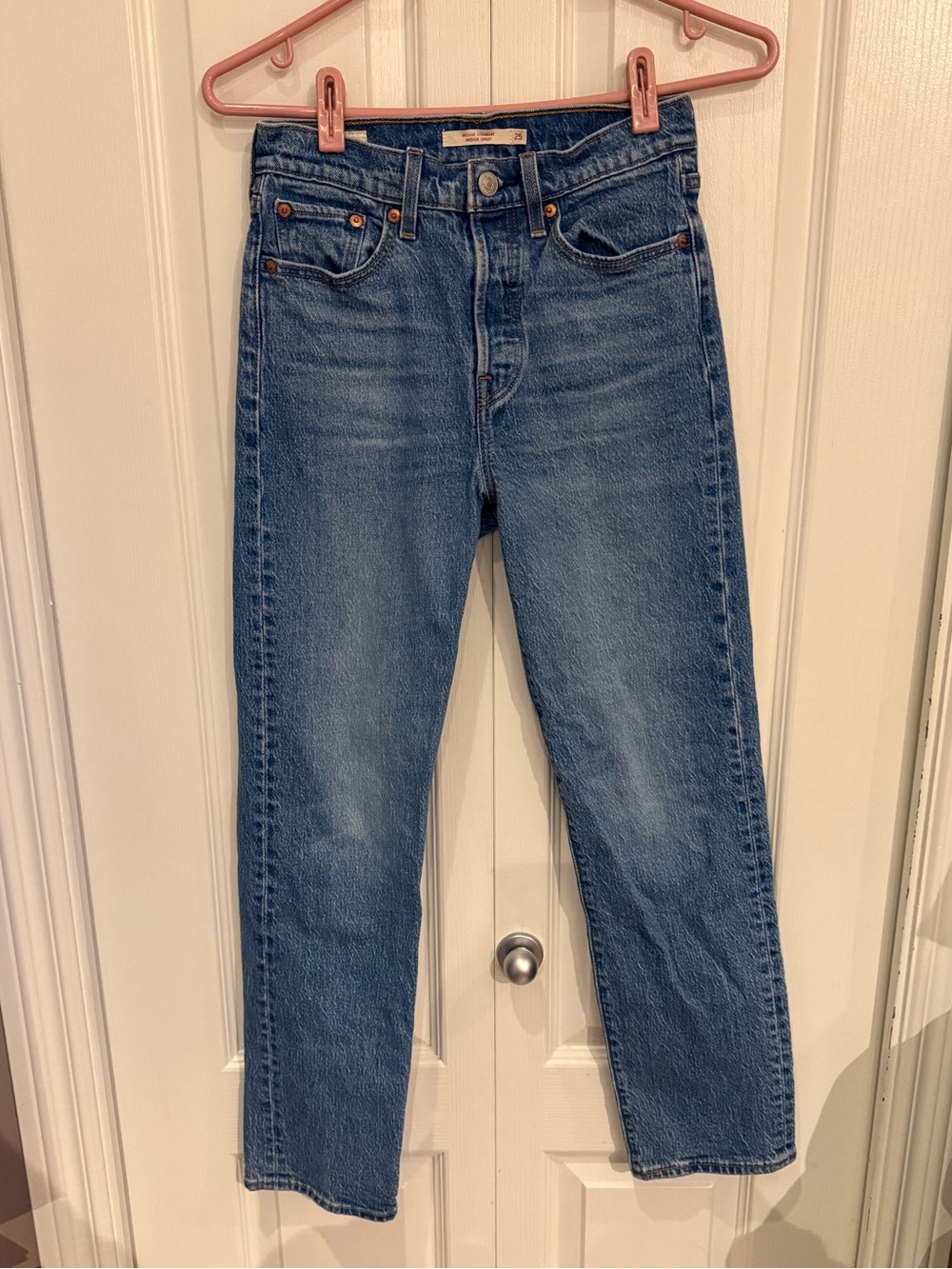 EUC Levi’s wedgie jeans